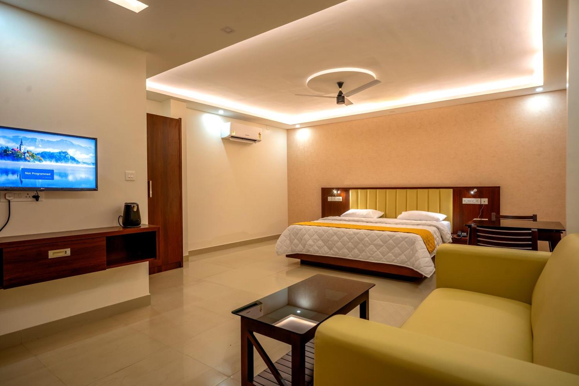 Metro Residency Hotel Tirur Eksteriør billede