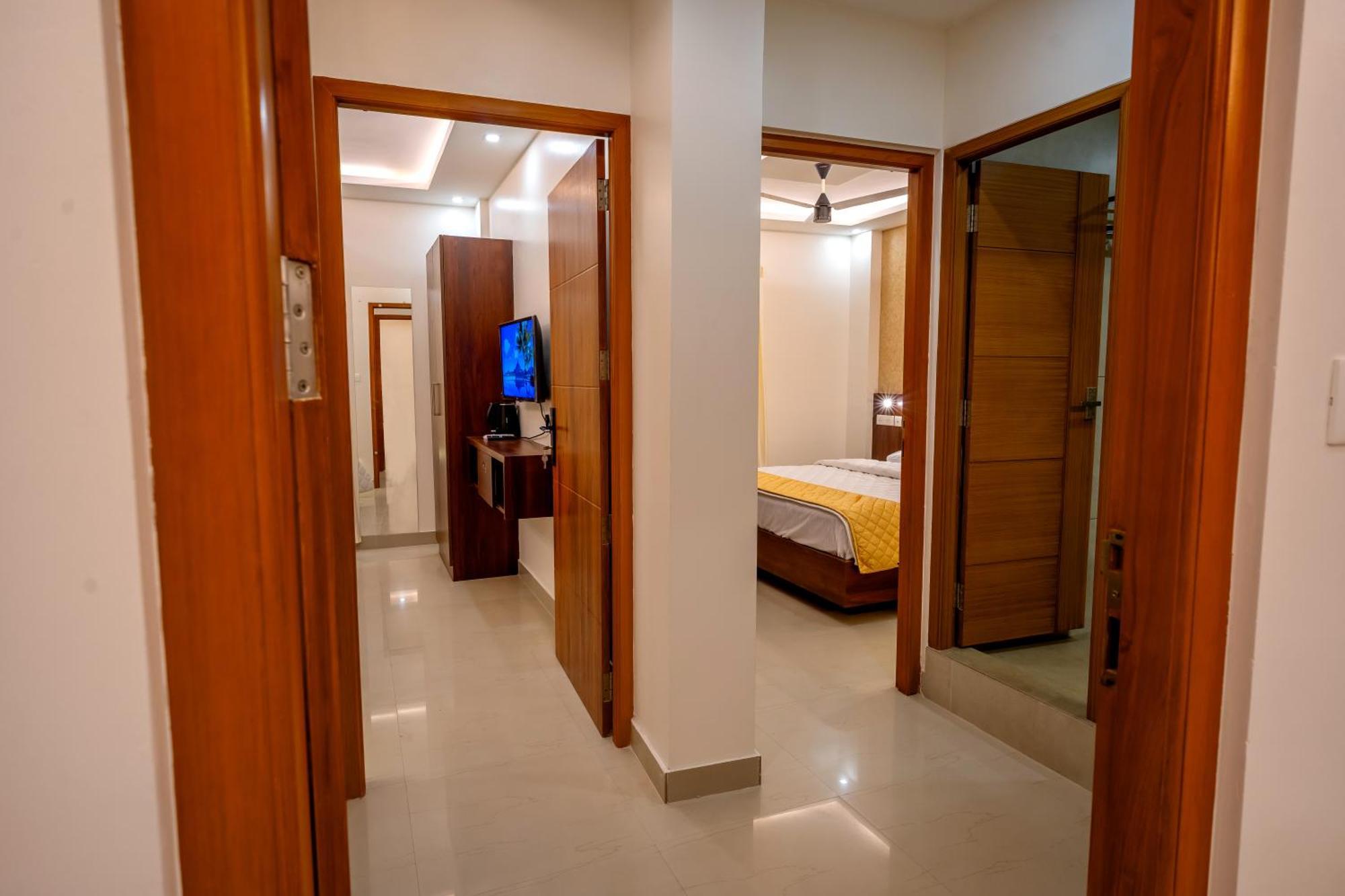 Metro Residency Hotel Tirur Eksteriør billede